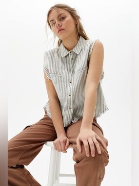 BDG Georgie Sleeveless Button-Down Shirt